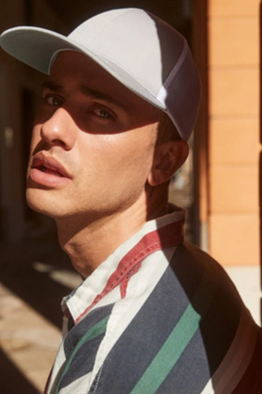 Beechfield Urbanwear Trucker Cap (Light Grey/White) 4 Beechfield Urbanwear Trucker Cap (Light Grey/White) - Image 2